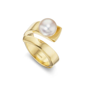 Small Wrap Ring stars a lustrous Akoya Cultured Pearl in a band of 18K Yellow Gold